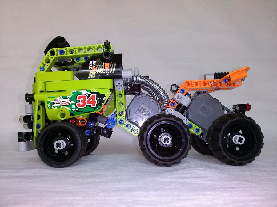 LEGO Versenykamion