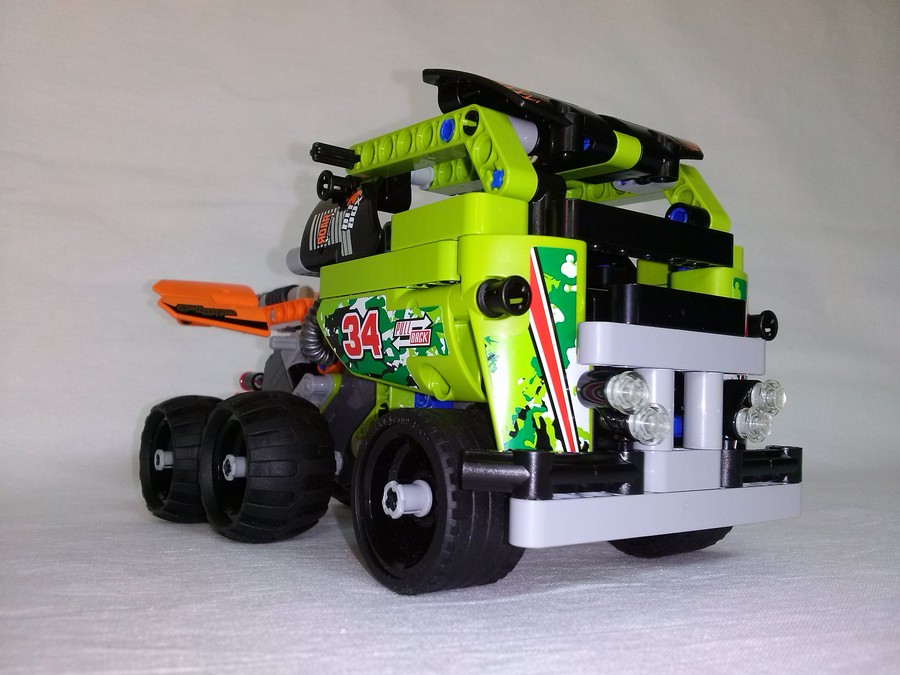 LEGO Versenykamion