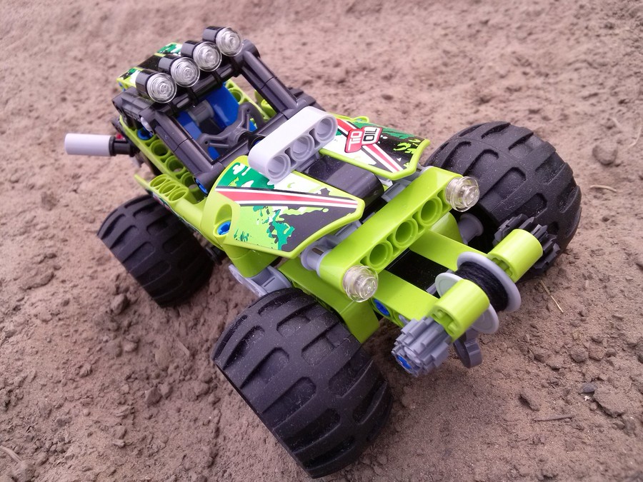 LEGO Versenykamion