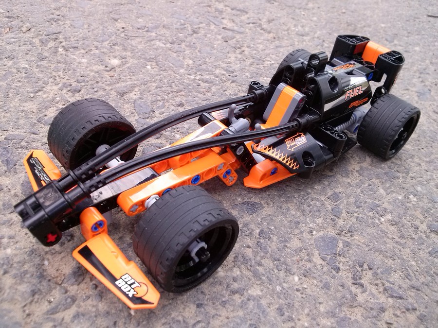 LEGO Versenykamion