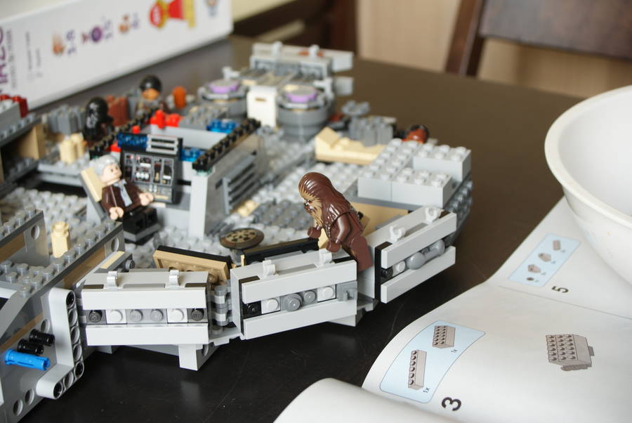 75105 Millennium Falcon