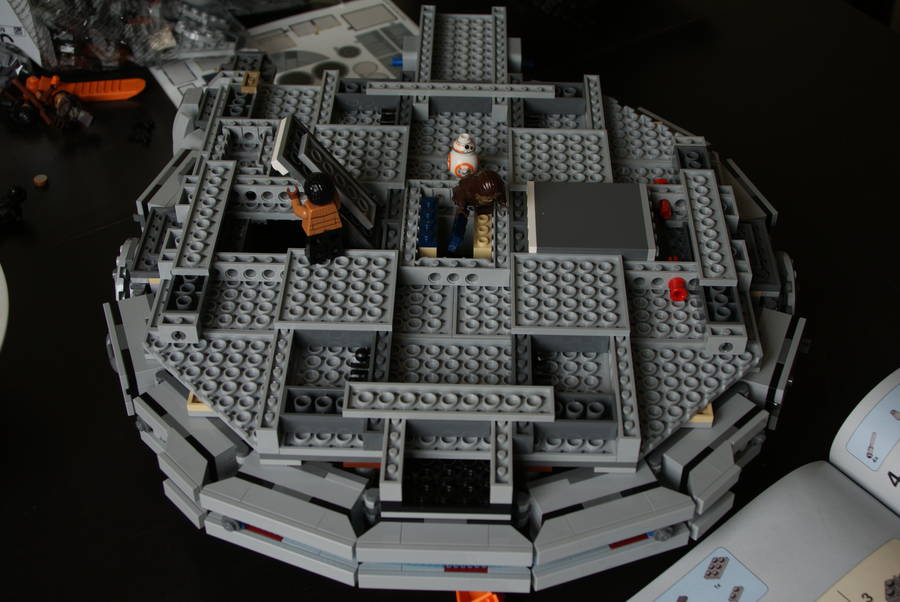 75105 Millennium Falcon