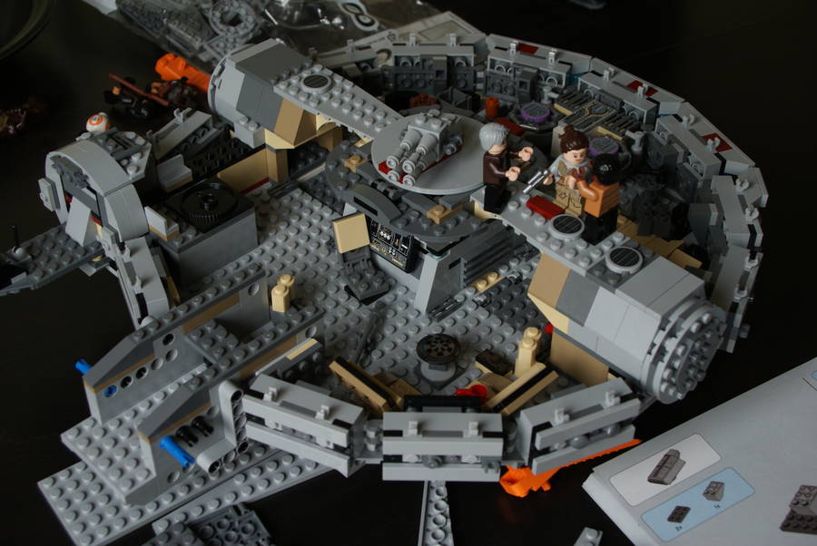 75105 Millennium Falcon