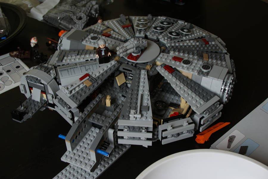 75105 Millennium Falcon