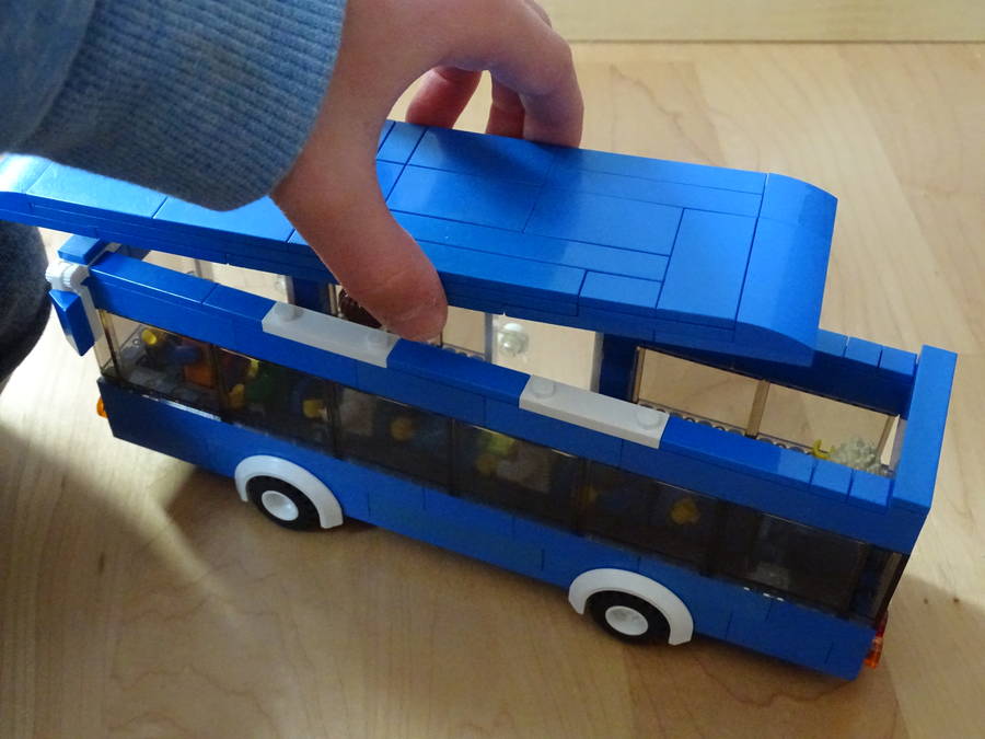 új busz