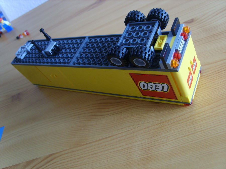 A Nagy Sárga LEGO Kamion