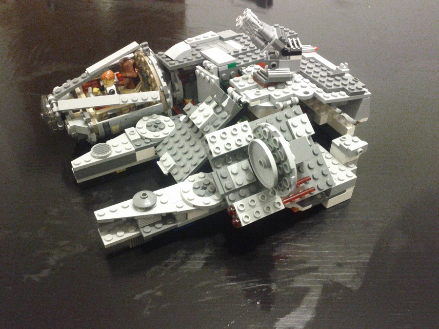 Millenium Falcon (nagy)