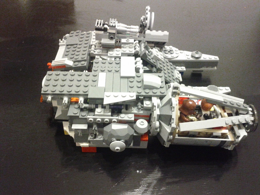 Millenium Falcon (nagy)