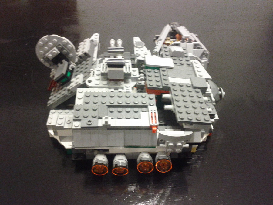 Millenium Falcon (nagy)