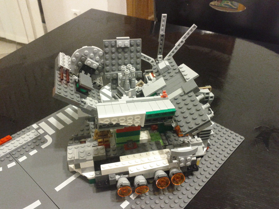 Millenium Falcon (nagy)