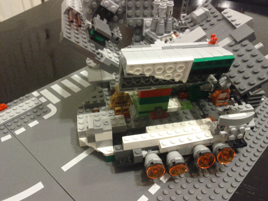 Millenium Falcon (nagy)