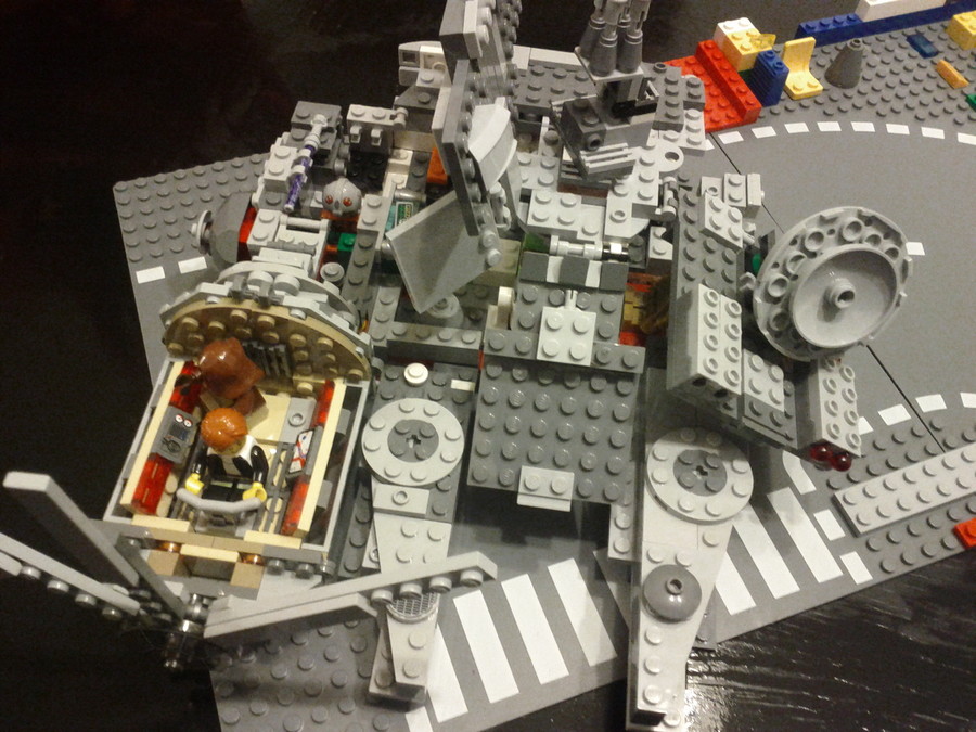 Millenium Falcon (nagy)