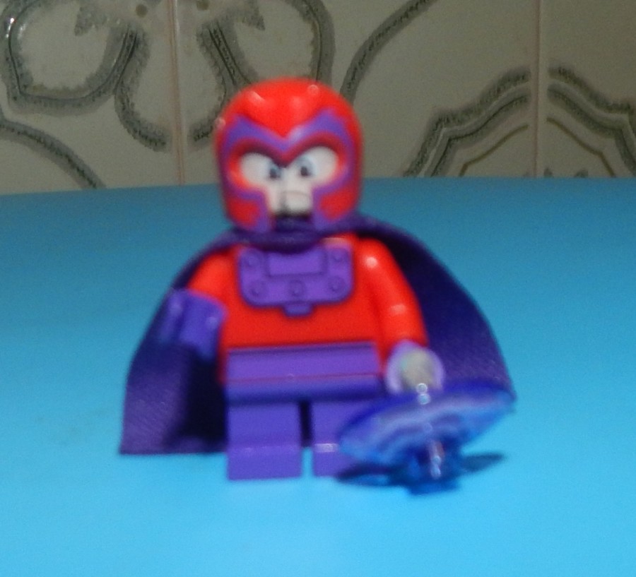 Mighty Micros: Rozsomák és Magneto összecsapása
