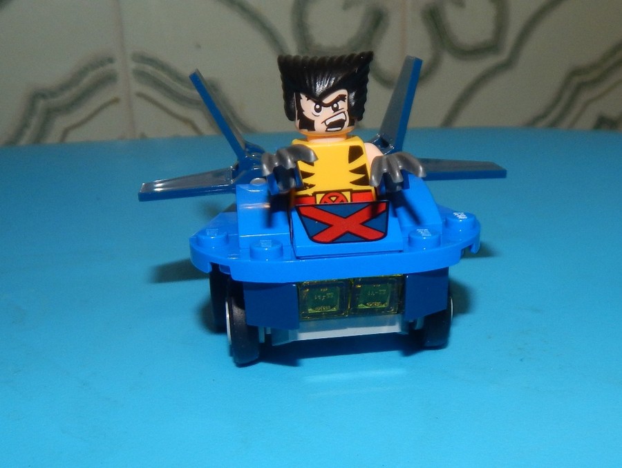 Mighty Micros: Rozsomák és Magneto összecsapása