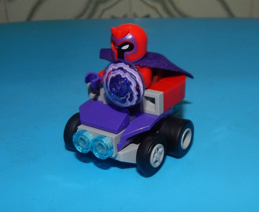 Mighty Micros: Rozsomák és Magneto összecsapása