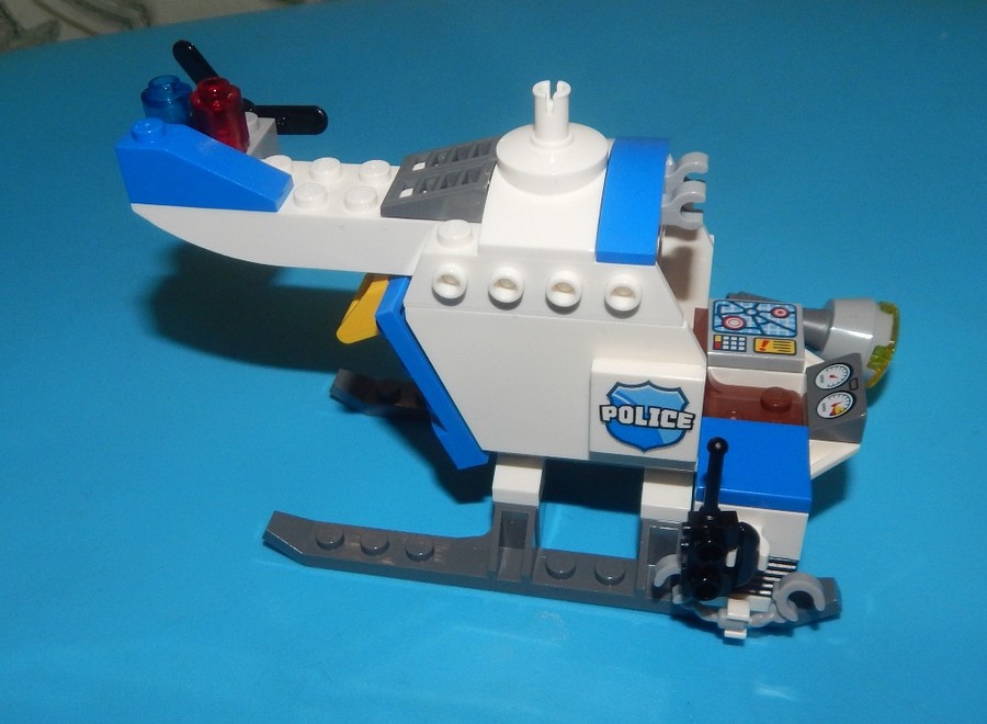 Rendőrségi helikopter Juniors módra