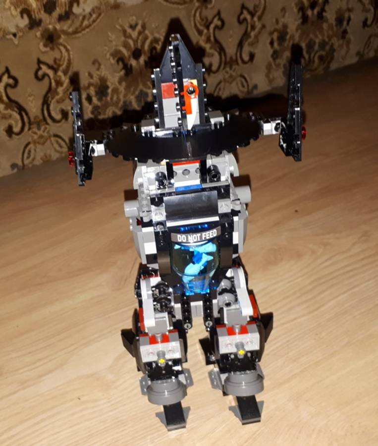 Garmadon gonosz robotja