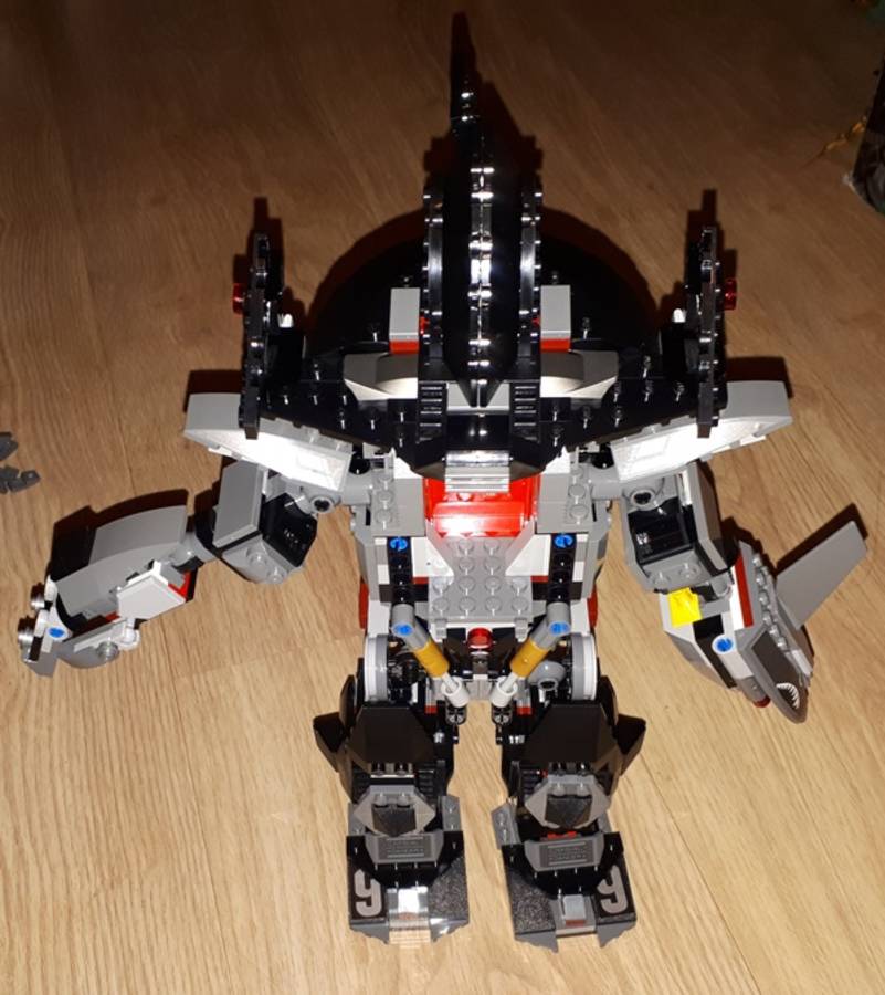 Garmadon gonosz robotja