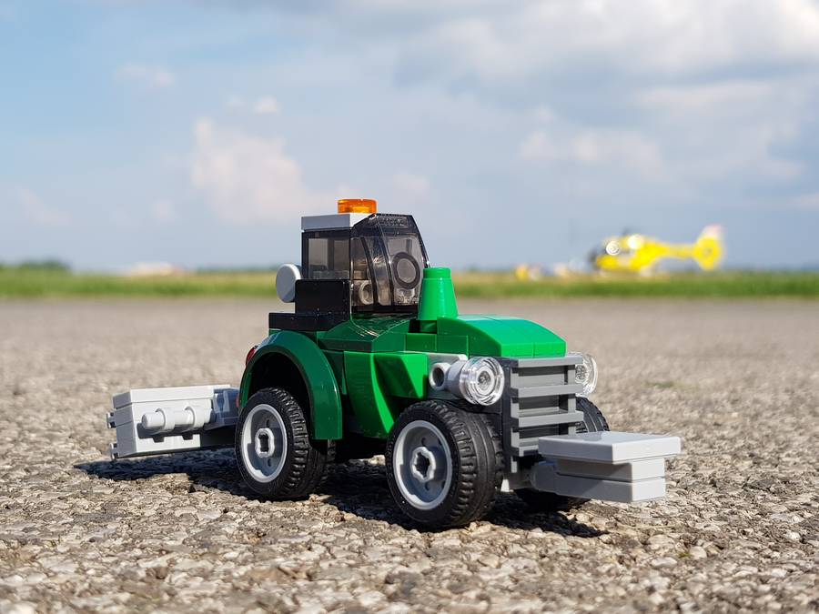 Fűnyíró traktor