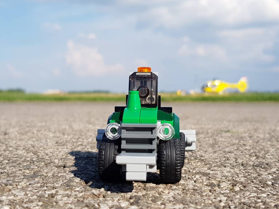Fűnyíró traktor