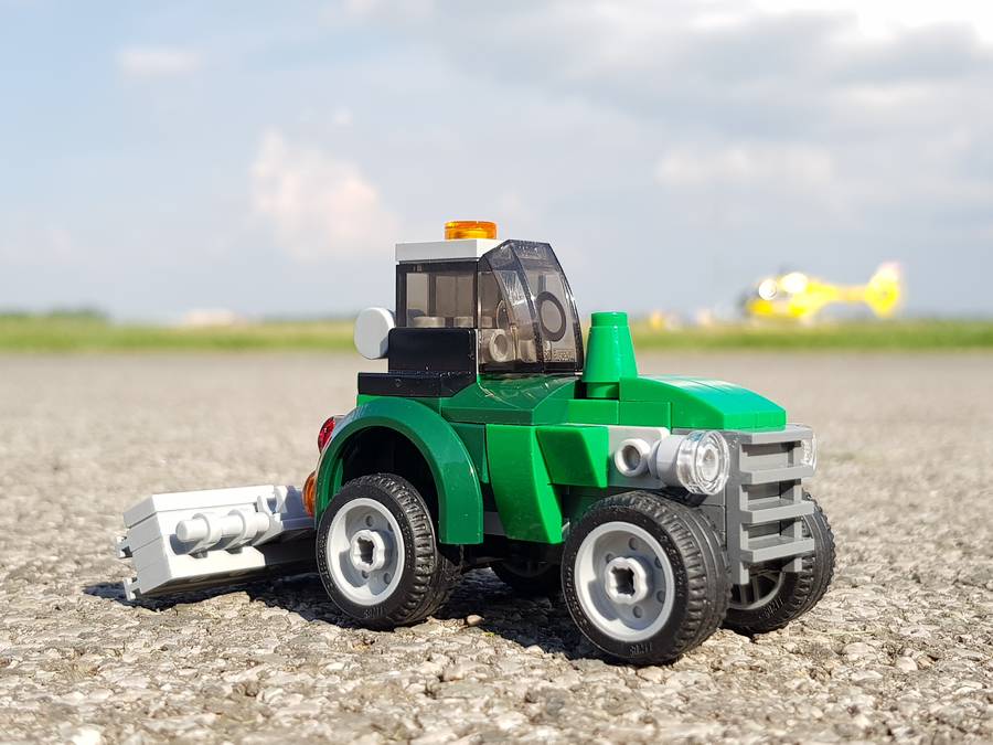 Fűnyíró traktor