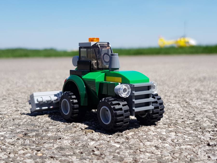 Fűnyíró traktor
