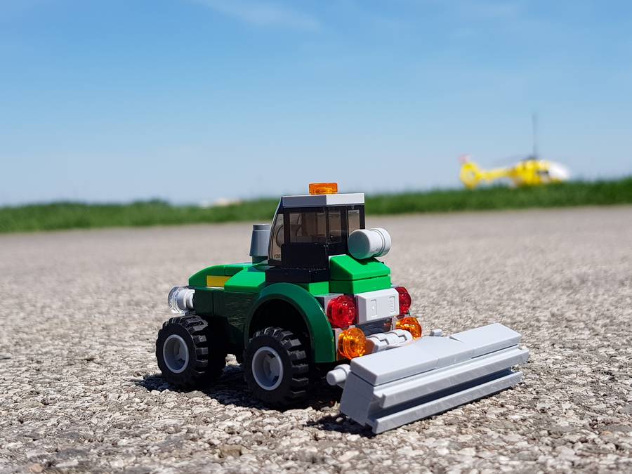 Fűnyíró traktor