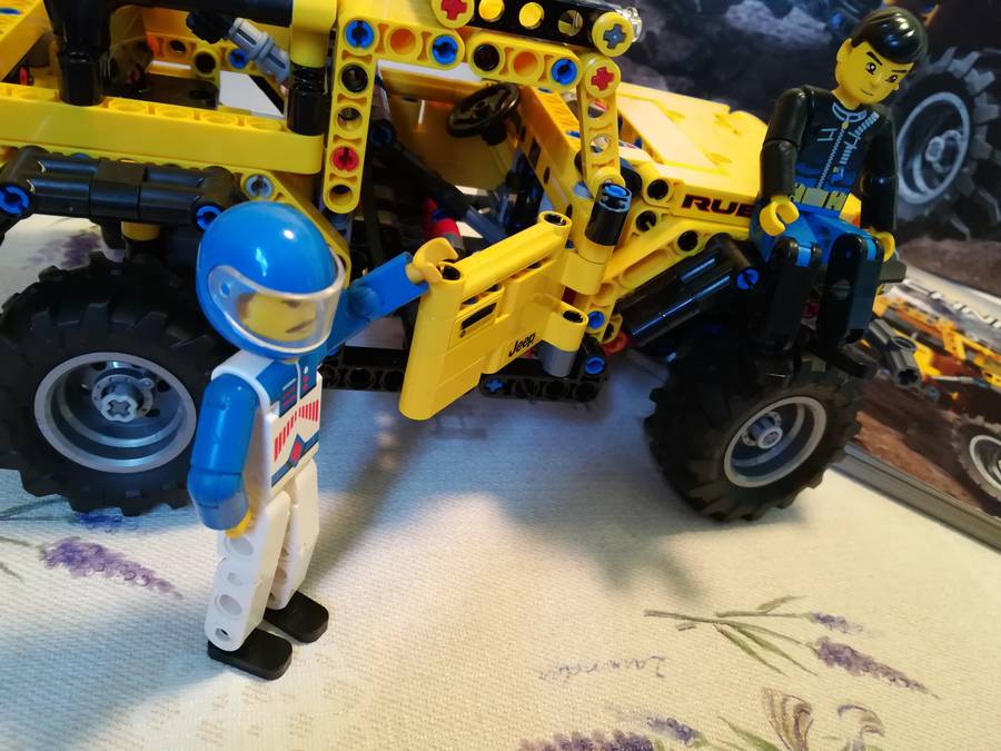 LEGO® 42122