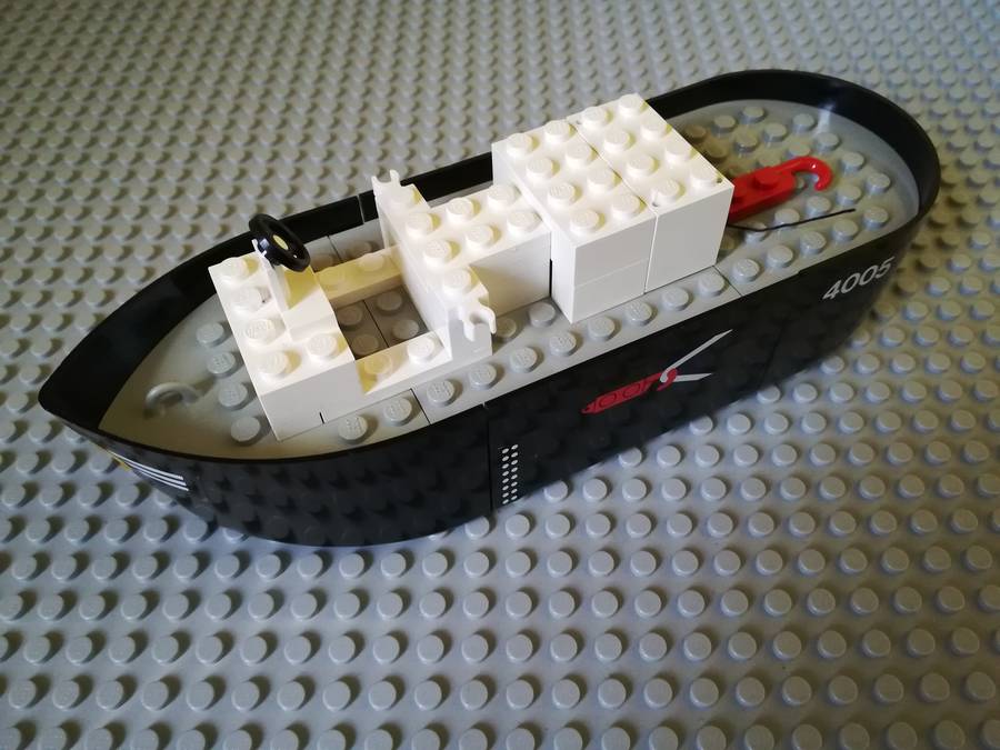 Tug boat