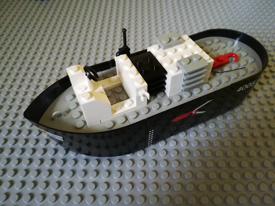 Tug boat