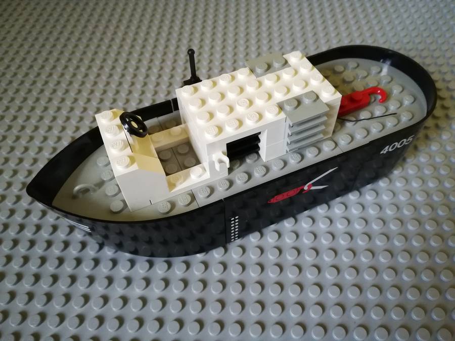 Tug boat