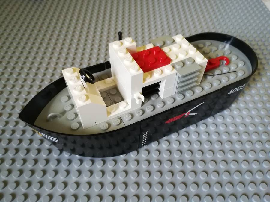 Tug boat