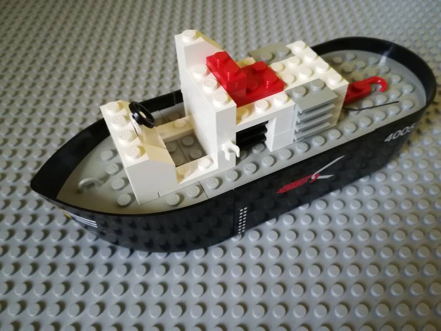 Tug boat