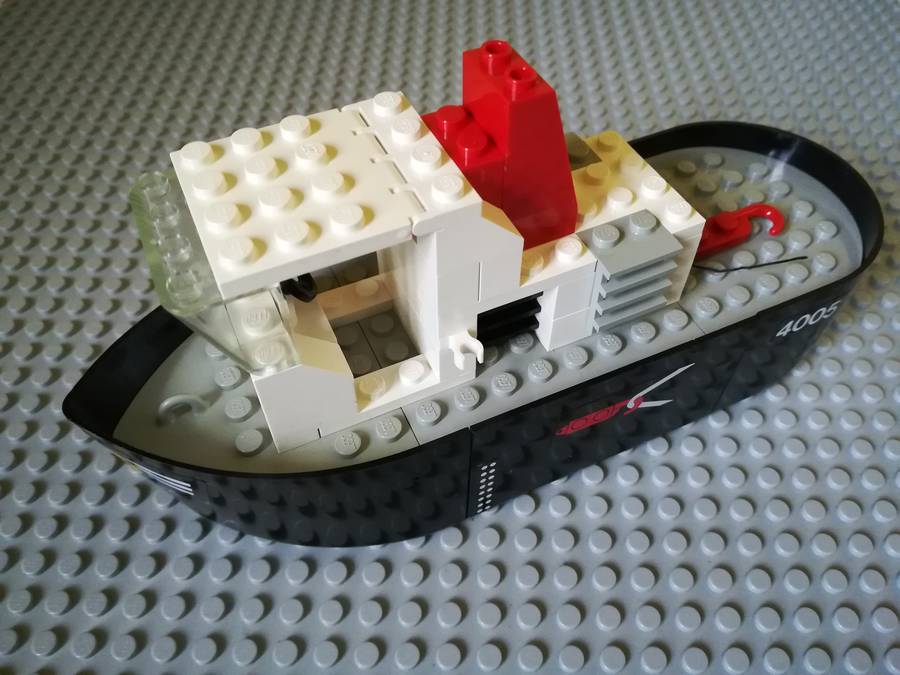 Tug boat