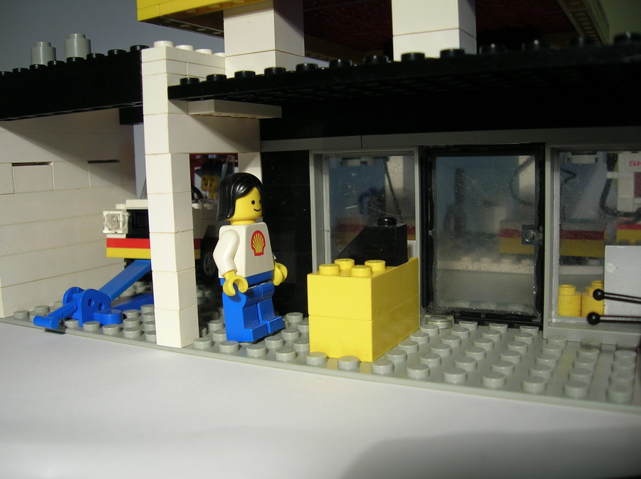 Shell Service Station