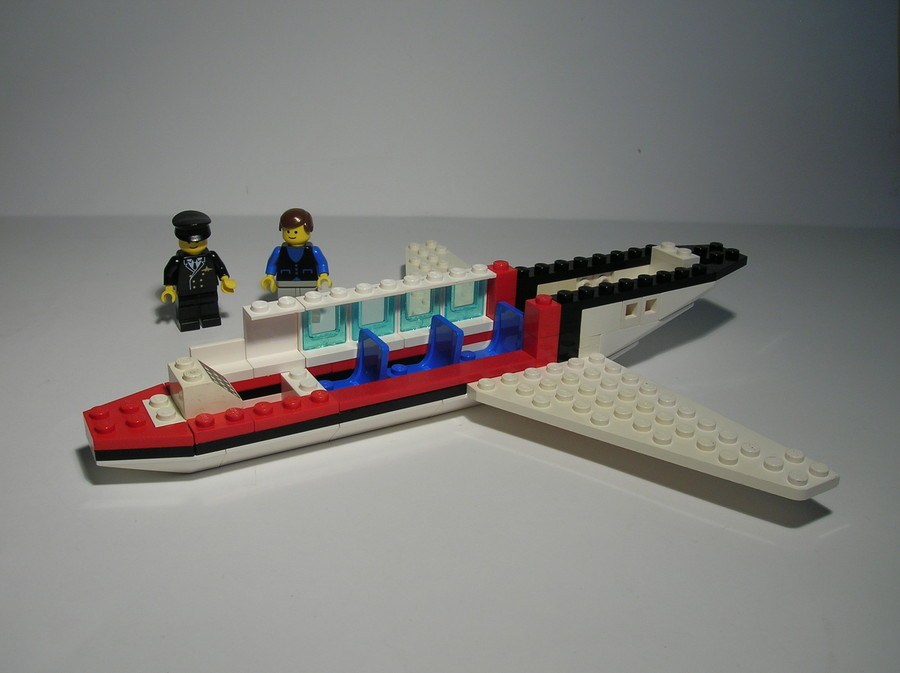 6368-Jet airliner