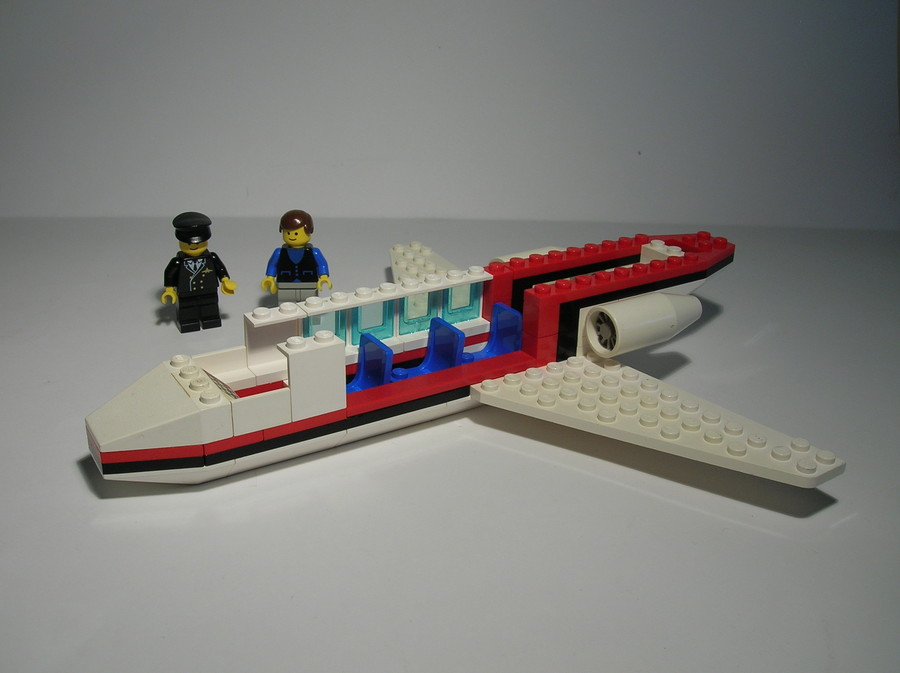 6368-Jet airliner