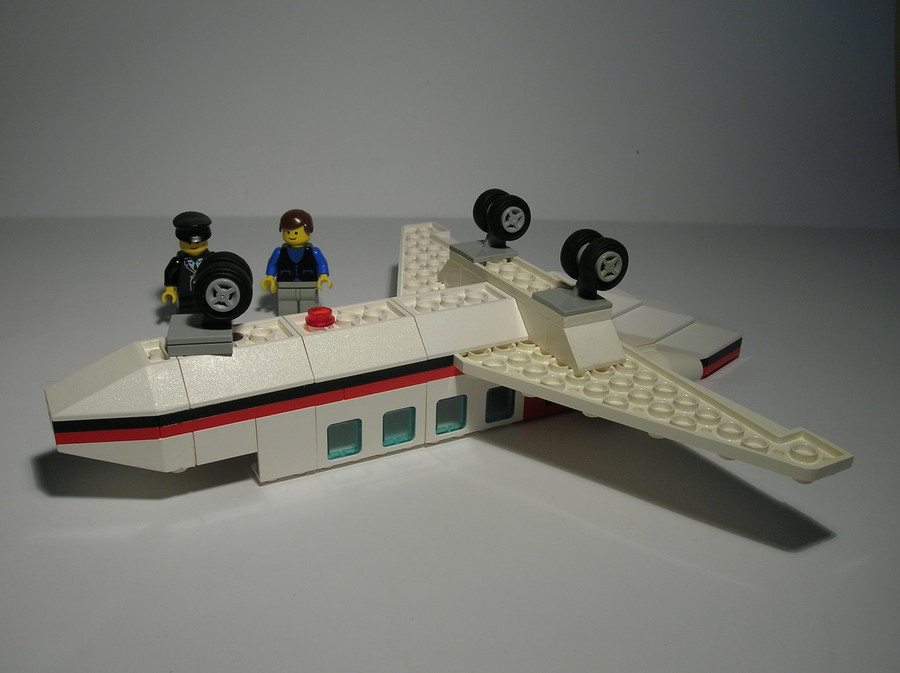 6368-Jet airliner