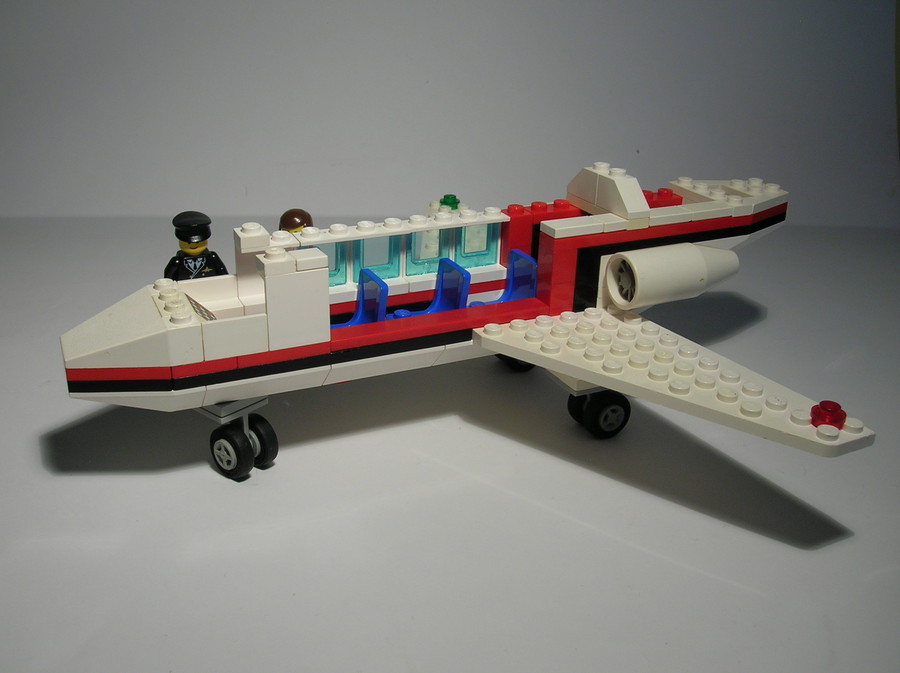 6368-Jet airliner