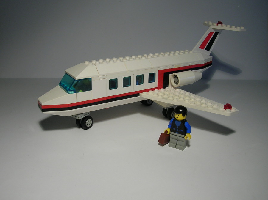 6368-Jet airliner