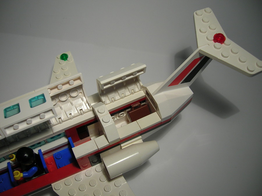 6368-Jet airliner