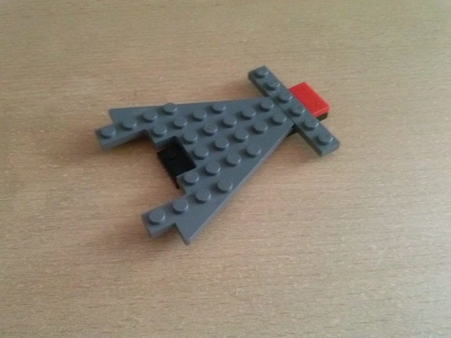 8647