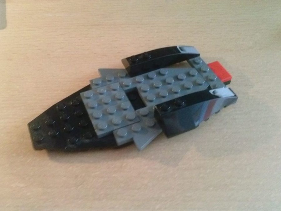 8647