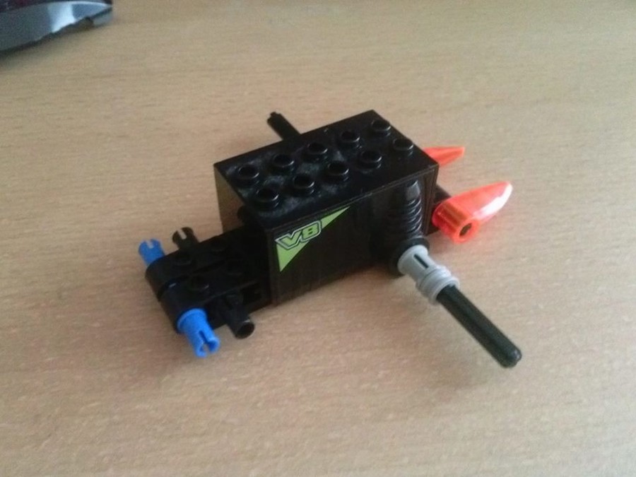 8647