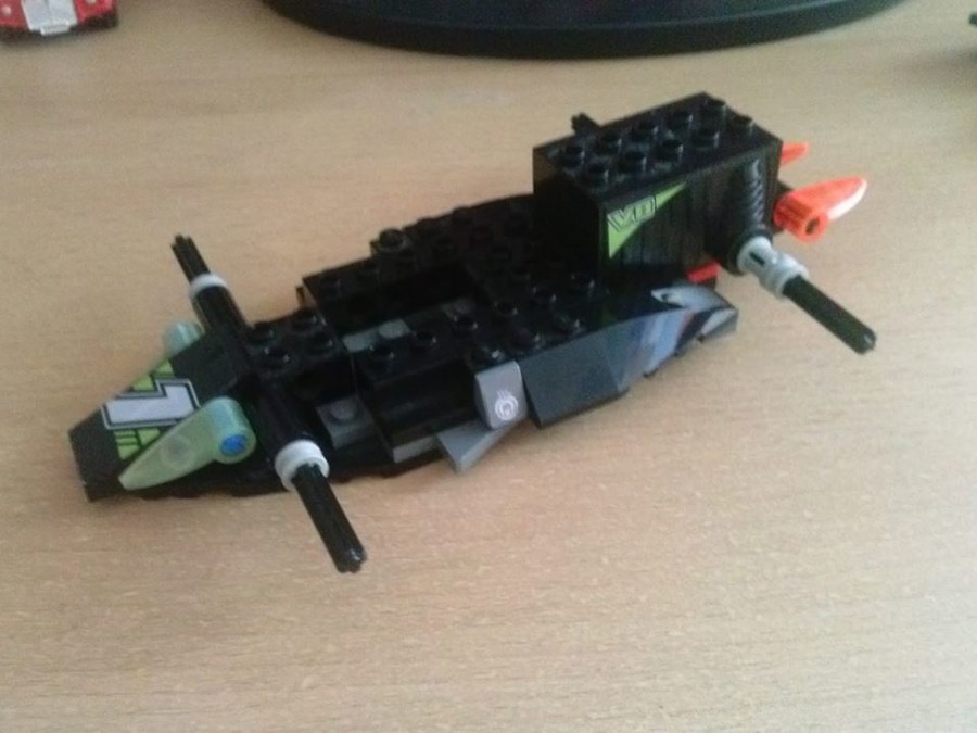 8647