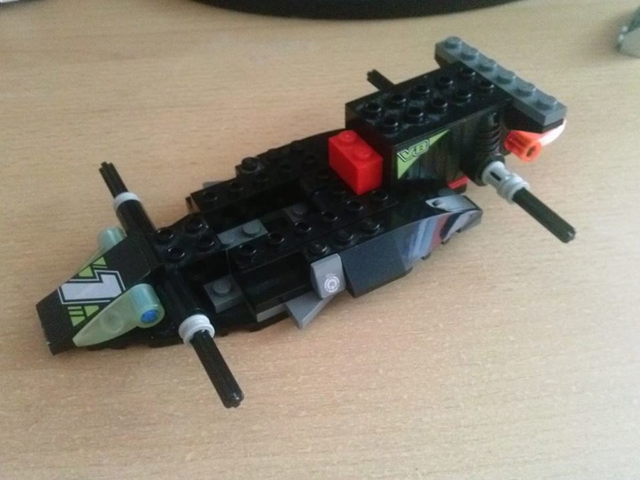 8647