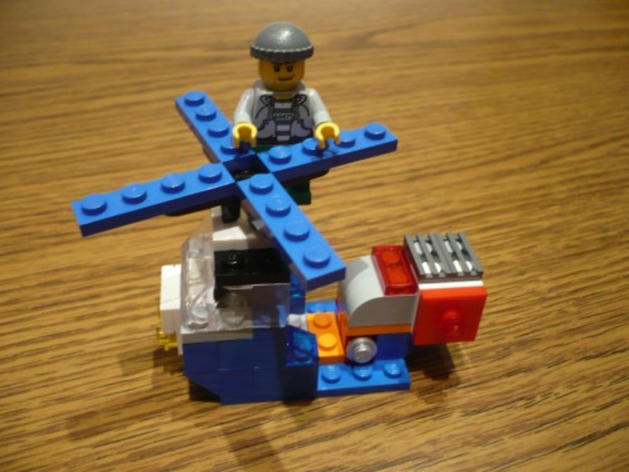 Maxifig és a helikopter