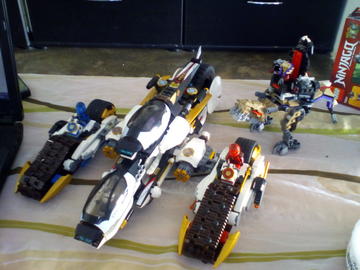 Ninjago  Ultra  lopakodó támadó