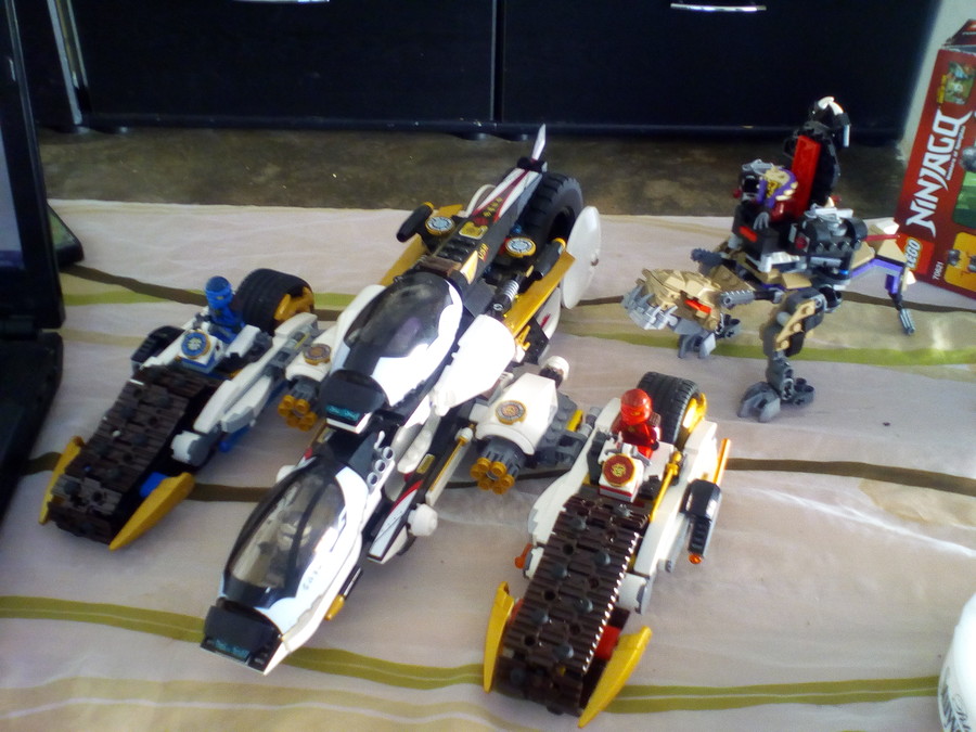 Ninjago Ultra lopakodó támadó