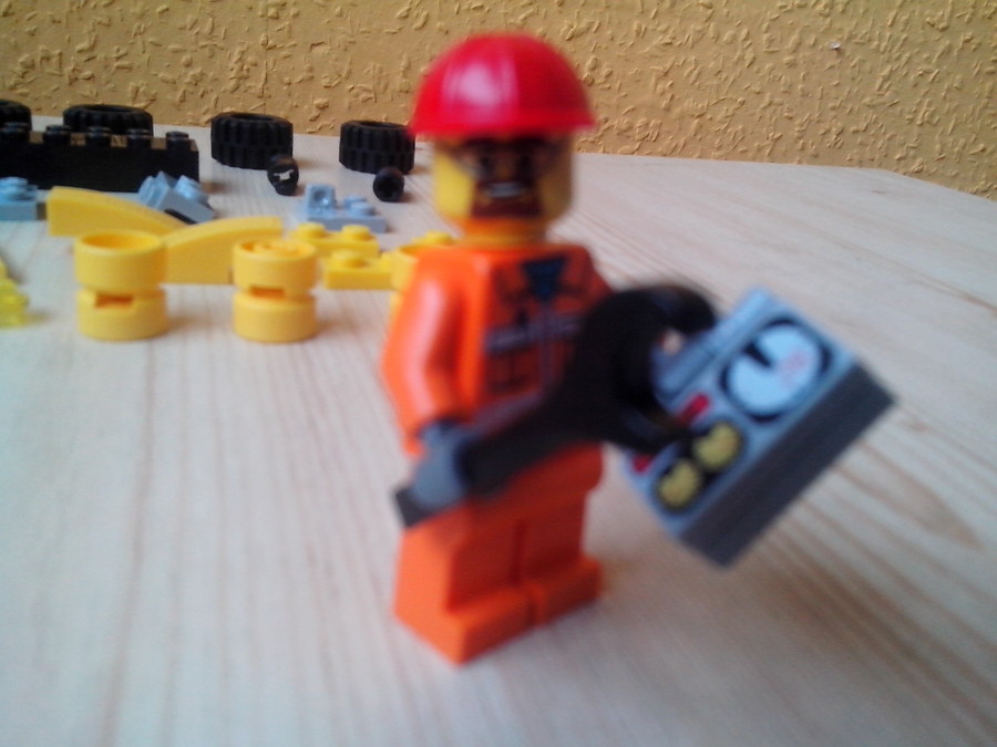 Emelőkosaras szerelőautó